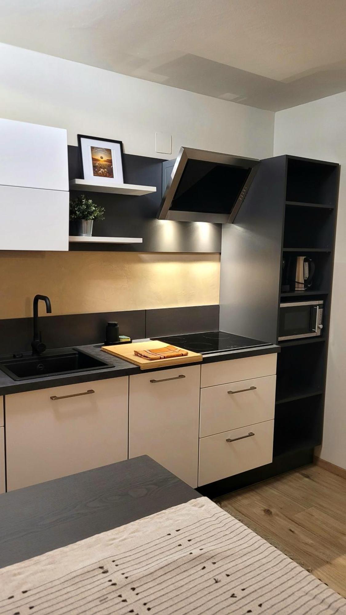 Sunrise Apartment ชลัดมิง ภายนอก รูปภาพ
